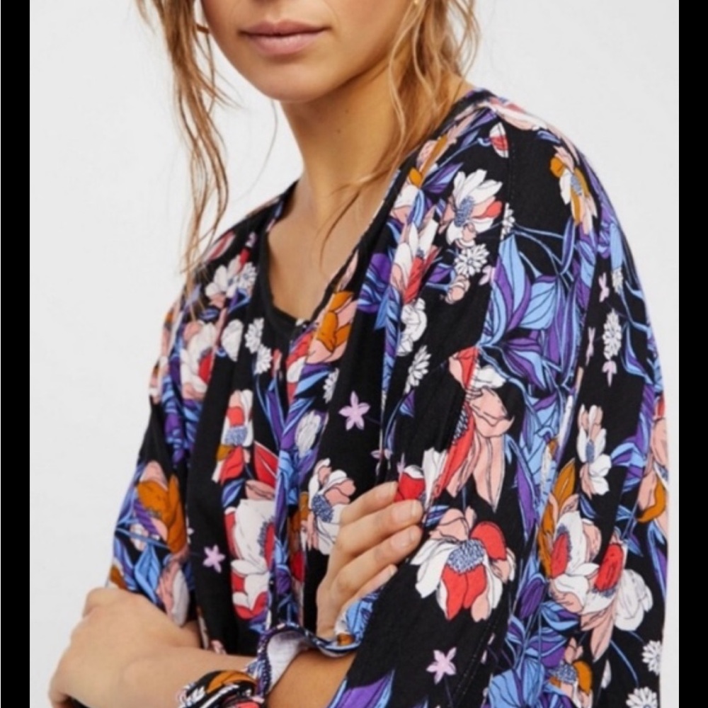 FREE PEOPLE Blouse Top Keepin On Floral Jersey Knit Blue Purple Cropped Boho